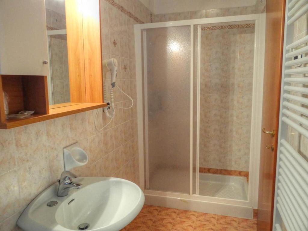 ברנצונה סול גארדה Residence Castelli מראה חיצוני תמונה