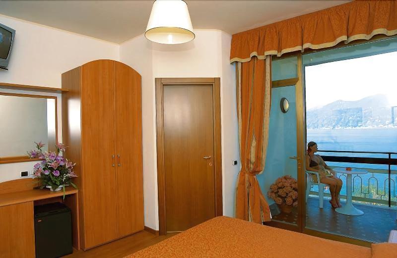 ברנצונה סול גארדה Residence Castelli מראה חיצוני תמונה