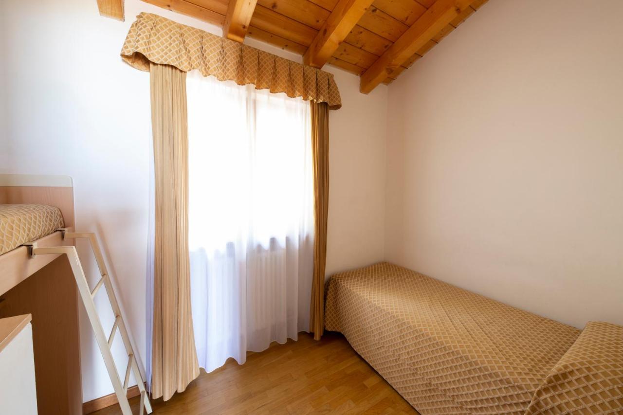 ברנצונה סול גארדה Residence Castelli מראה חיצוני תמונה