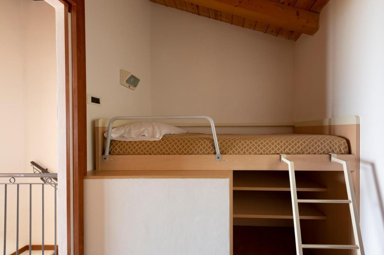 ברנצונה סול גארדה Residence Castelli מראה חיצוני תמונה