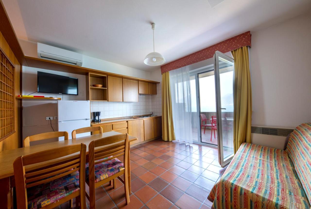 ברנצונה סול גארדה Residence Castelli מראה חיצוני תמונה