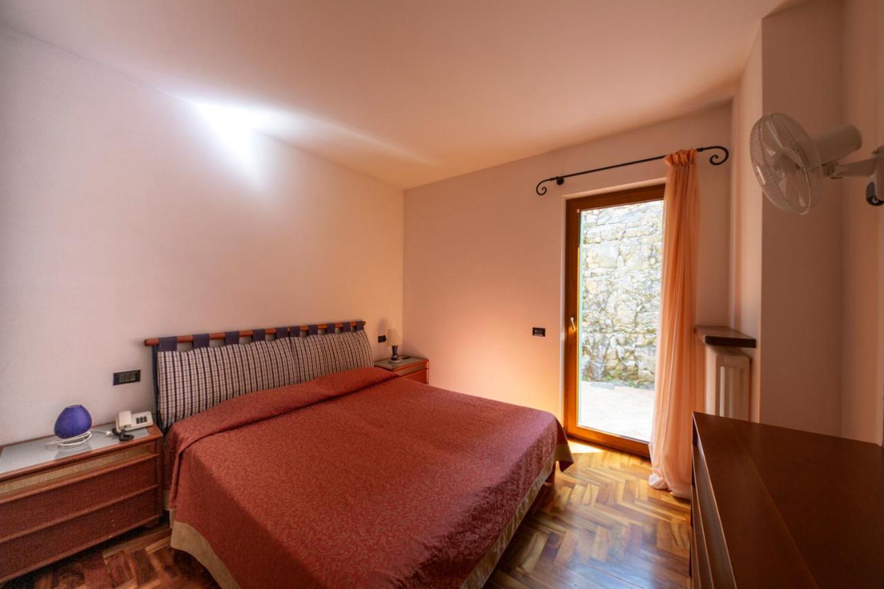 ברנצונה סול גארדה Residence Castelli מראה חיצוני תמונה