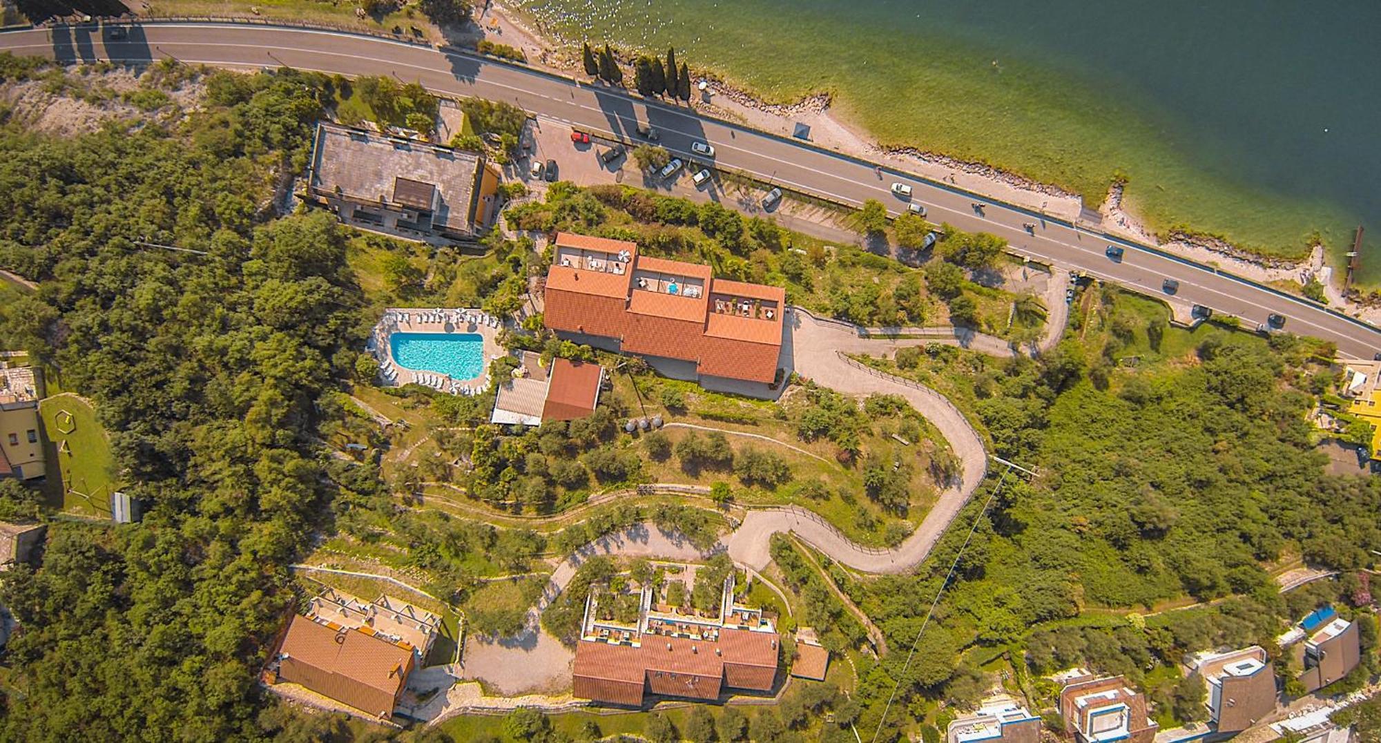 ברנצונה סול גארדה Residence Castelli מראה חיצוני תמונה