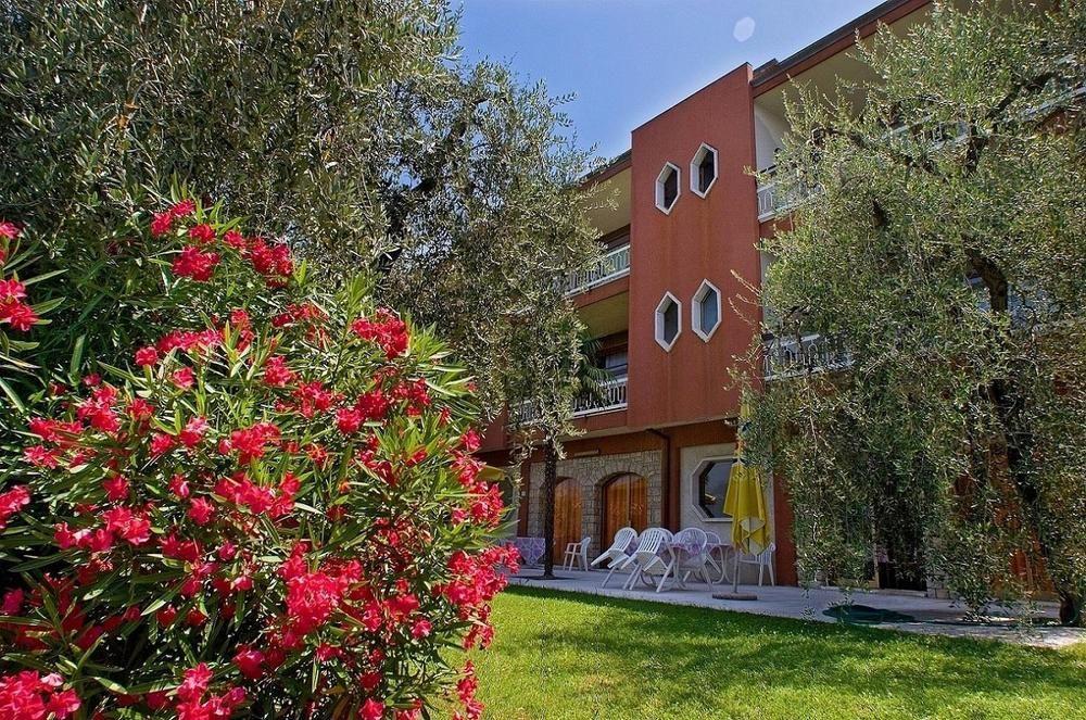 ברנצונה סול גארדה Residence Castelli מראה חיצוני תמונה