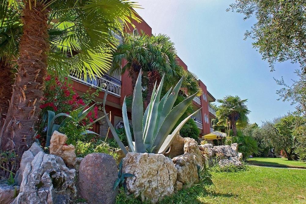 ברנצונה סול גארדה Residence Castelli מראה חיצוני תמונה