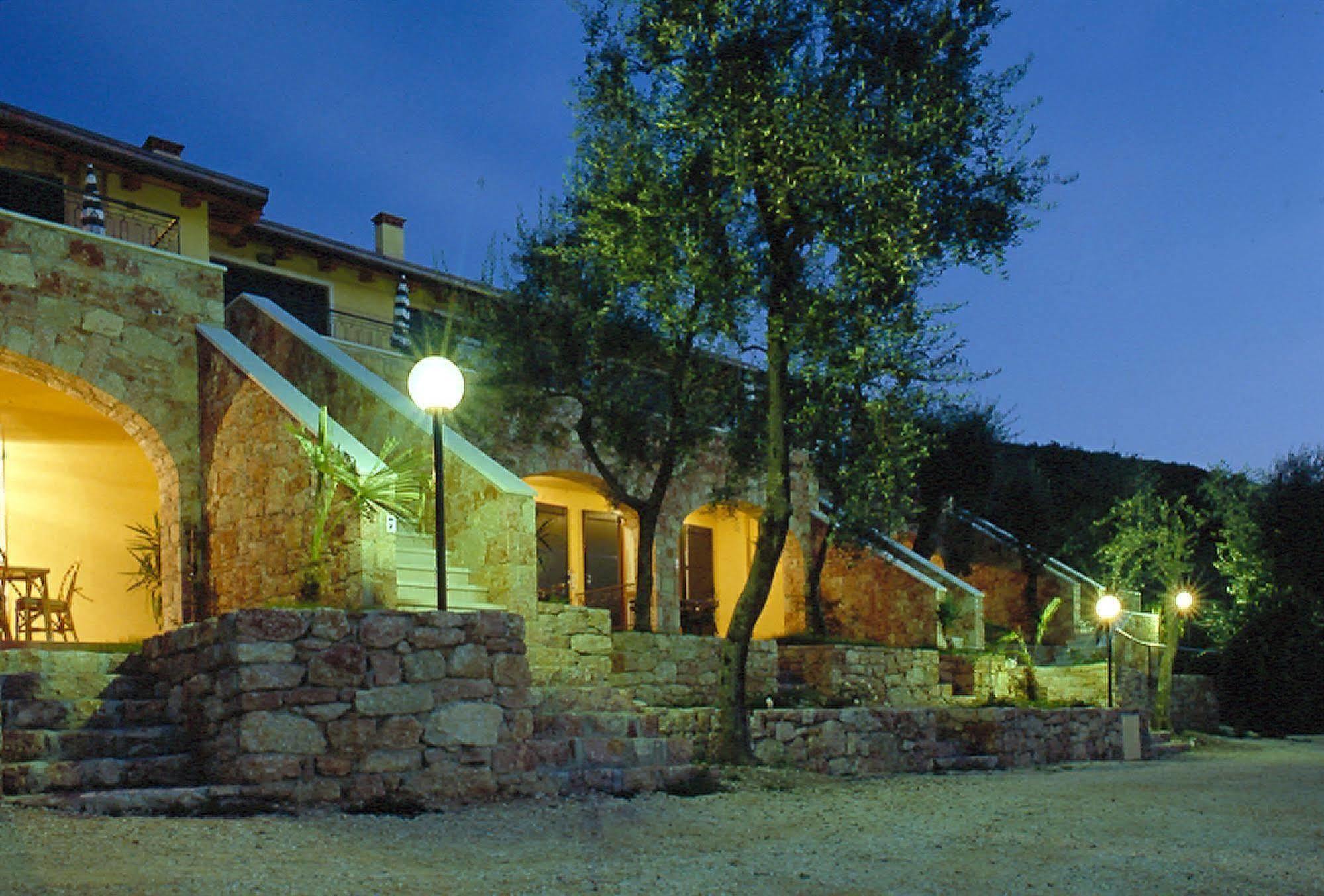 ברנצונה סול גארדה Residence Castelli מראה חיצוני תמונה